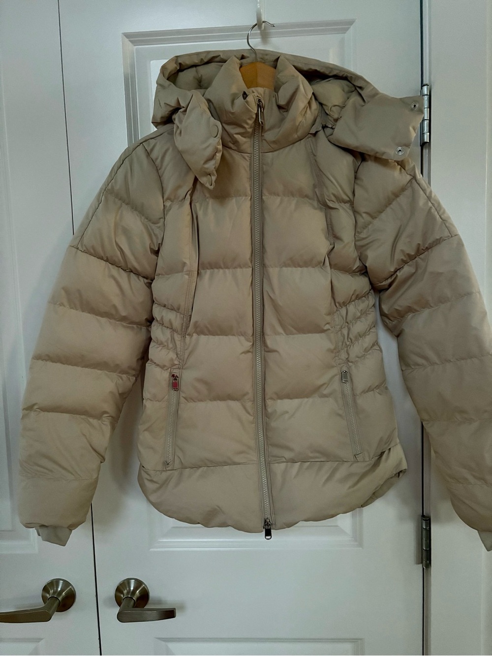 Athleta Puffer Down Jacket w Hood and 2 Way Zipper Downtown Jacket XS Beige